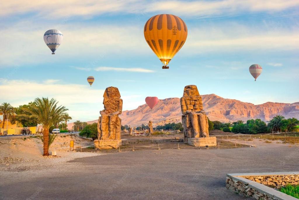 Hot-Air-Ballon-in-Luxor